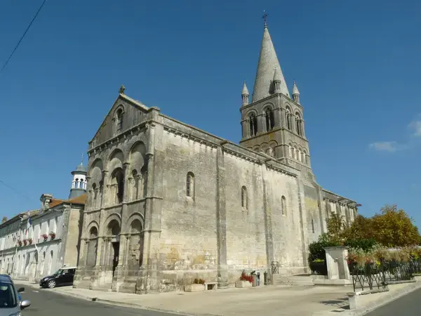Ravalement Façade Isolant Entreprise isolation extérieure Roullet-Saint-Estèphe